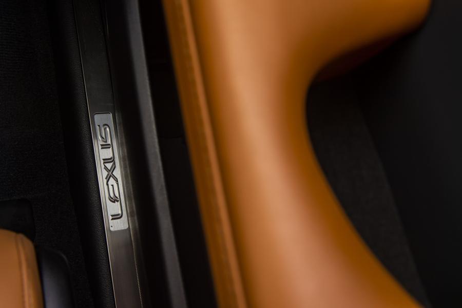 Детали интерьера Lexus RX450h 2019 года  (ZA) (фото 7 из 18)
